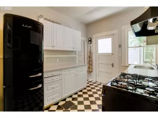 Photo #6: 23192750 Listing