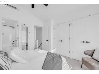 Photo #6: 23192818 Listing