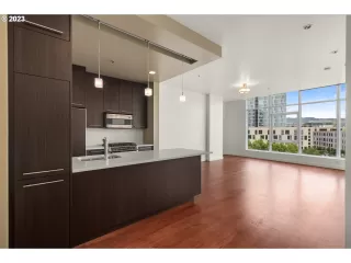 Photo #3: 23193389 Listing