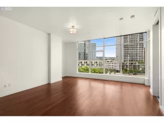 Photo #5: 23193389 Listing