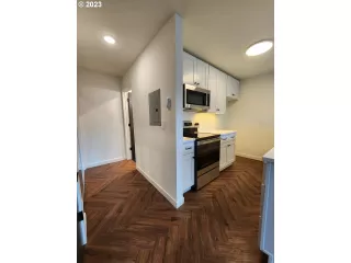 Photo #2: 23193910 Listing