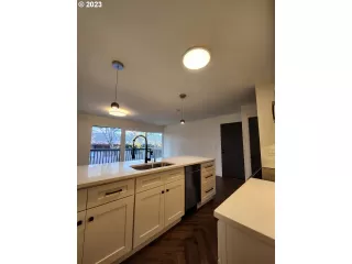 Photo #6: 23193910 Listing