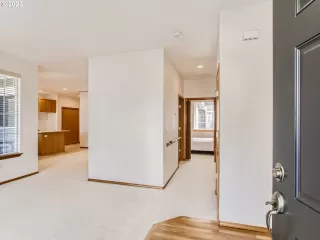 Photo #4: 23194479 Listing