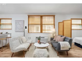 Photo #3: 23194756 Listing