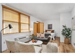 Photo #4: 23194756 Listing