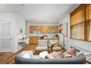 Photo #5: 23194756 Listing