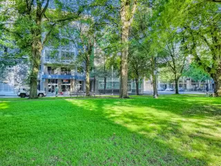 Photo #2: 23195025 Listing