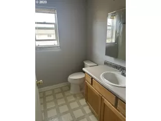 Photo #4: 23195447 Listing