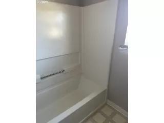 Photo #5: 23195447 Listing