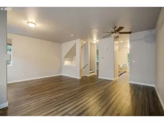Photo #3: 23195594 Listing