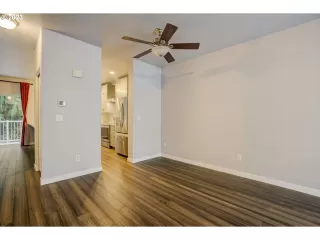 Photo #4: 23195594 Listing