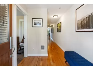 Photo #4: 23196688 Listing