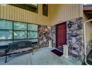 Photo #4: 23197330 Listing