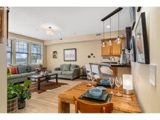 Photo #4: 23197349 Listing