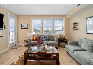 Photo #6: 23197349 Listing