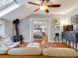 Photo #4: 23197653 Listing