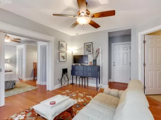 Photo #5: 23197653 Listing