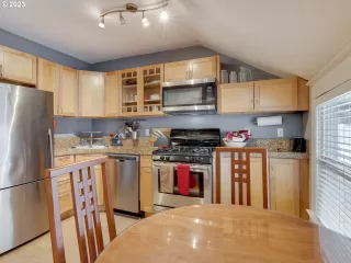 Photo #6: 23197653 Listing