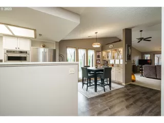 Photo #5: 23198000 Listing 