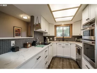 Photo #6: 23198000 Listing 