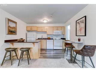 Photo #2: 23198195 Listing