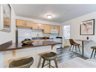 Photo #3: 23198195 Listing