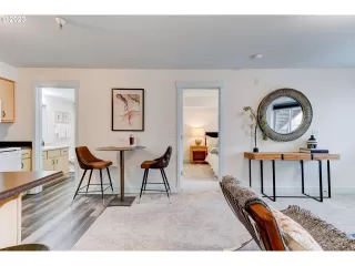 Photo #4: 23198195 Listing