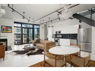 Photo #1: 23198443 Listing