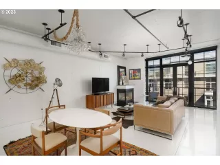 Photo #2: 23198443 Listing