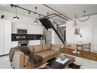 Photo #5: 23198443 Listing