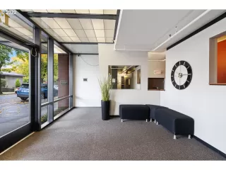 Photo #5: 23198524 Listing