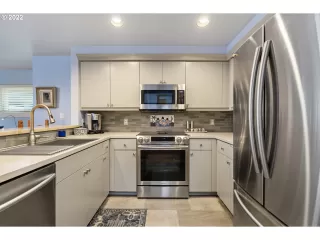 Photo #6: 23198524 Listing