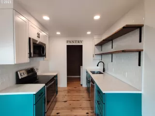 Photo #3: 23199136 Listing