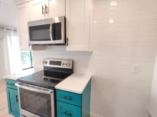 Photo #4: 23199136 Listing