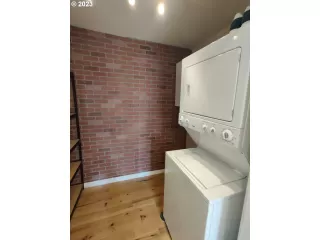 Photo #5: 23199136 Listing