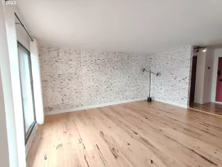 Photo #6: 23199136 Listing