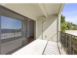 Photo #4: 23199211 Listing