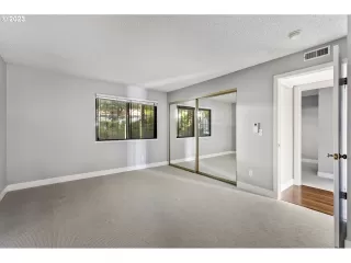 Photo #5: 23199211 Listing