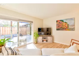 Photo #4: 23202198 Listing