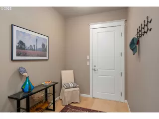 Photo #4: 23202546 Listing