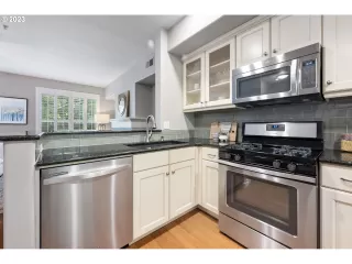 Photo #3: 23202930 Listing 