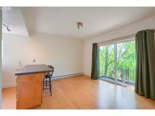 Photo #2: 23204294 Listing