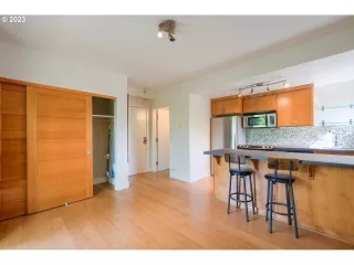 Photo #3: 23204294 Listing