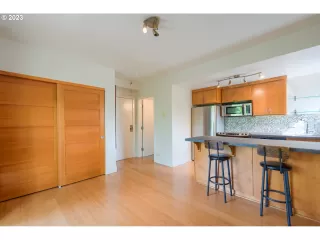 Photo #4: 23204294 Listing