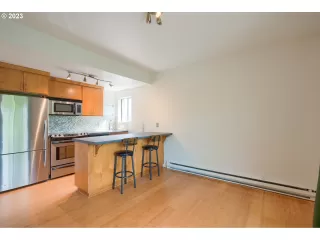 Photo #5: 23204294 Listing