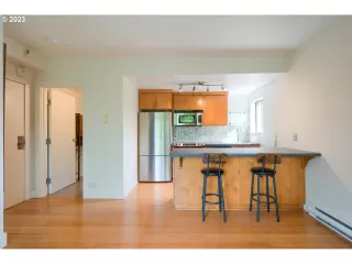 Photo #6: 23204294 Listing