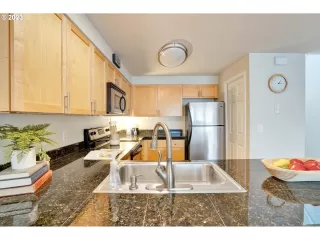 Photo #6: 23206444 Listing