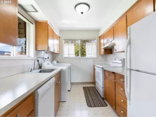 Photo #4: 23207681 Listing