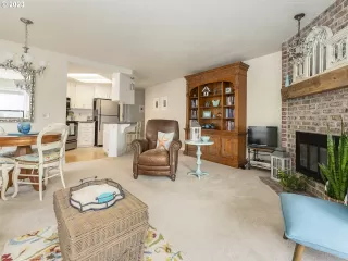 Photo #5: 23207915 Listing