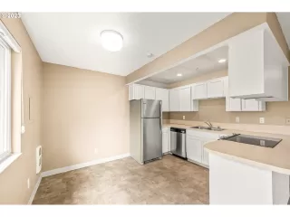 Photo #5: 23208294 Listing